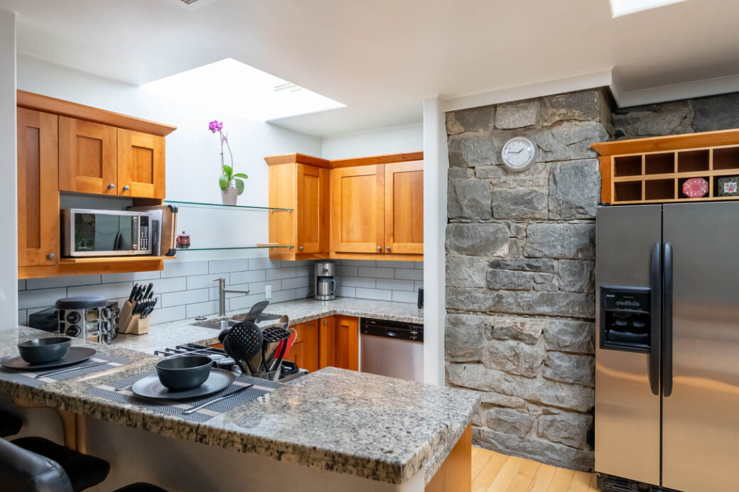 4 kitchen side 1